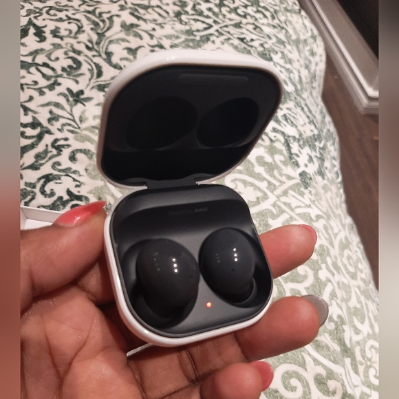 Wireless Earbuds - Picture 4 of 6